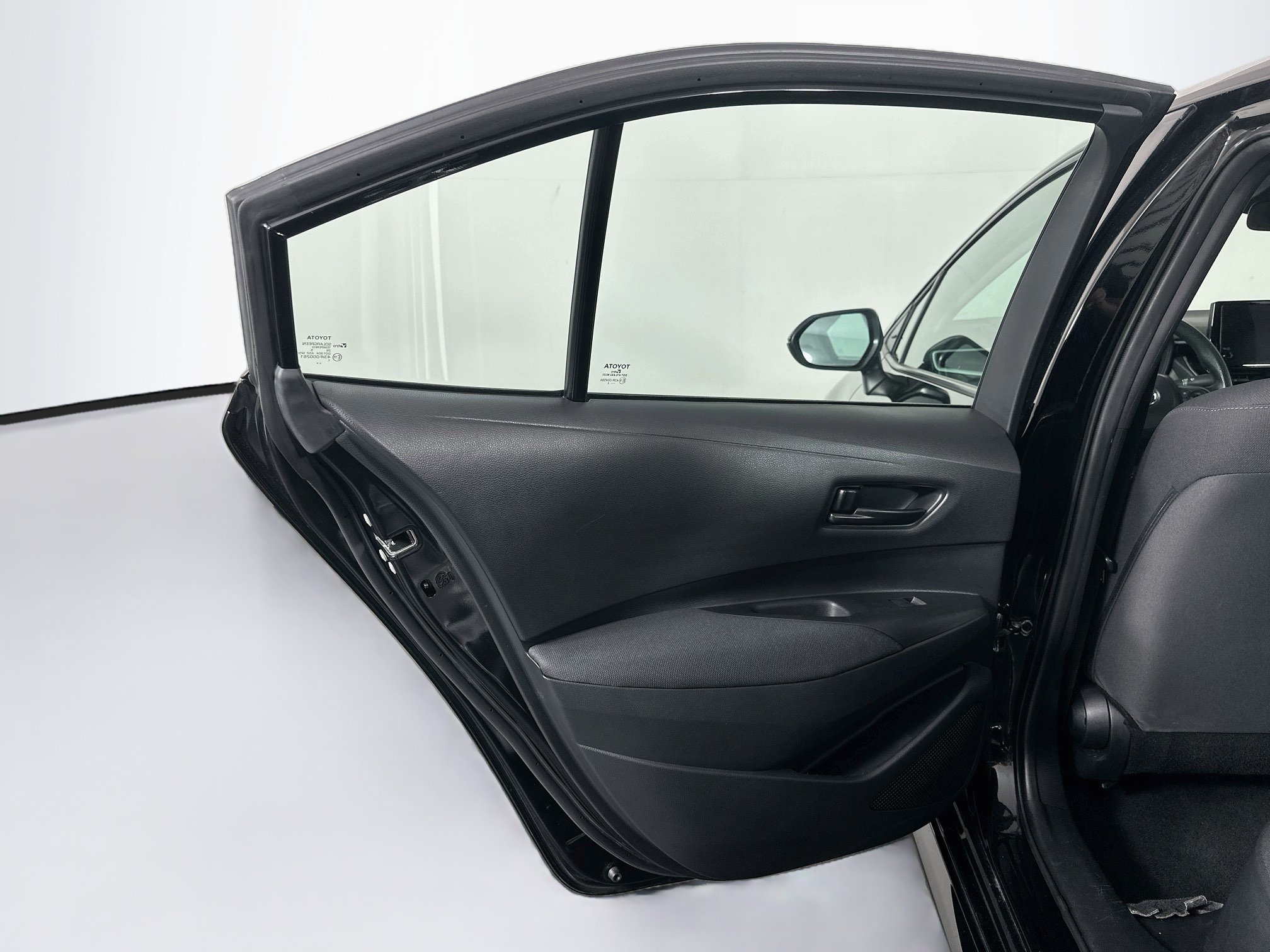 Used 2025 Toyota Corolla LE FWD image 25