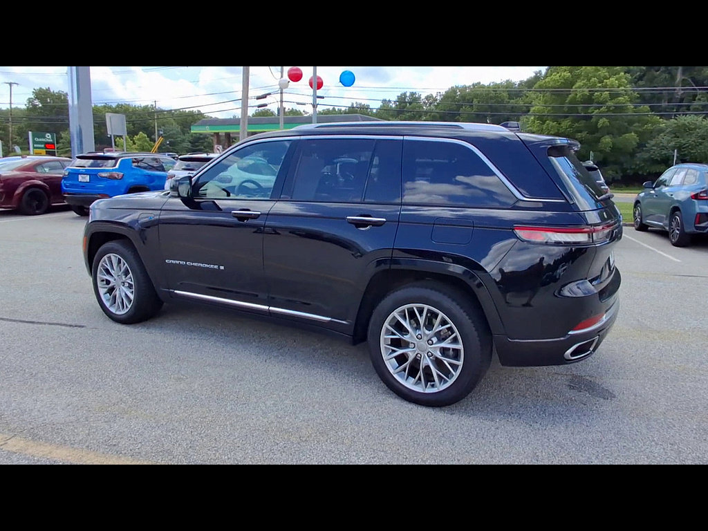 Used 2023 Jeep Grand Cherokee Summit AWD/4WD image 6