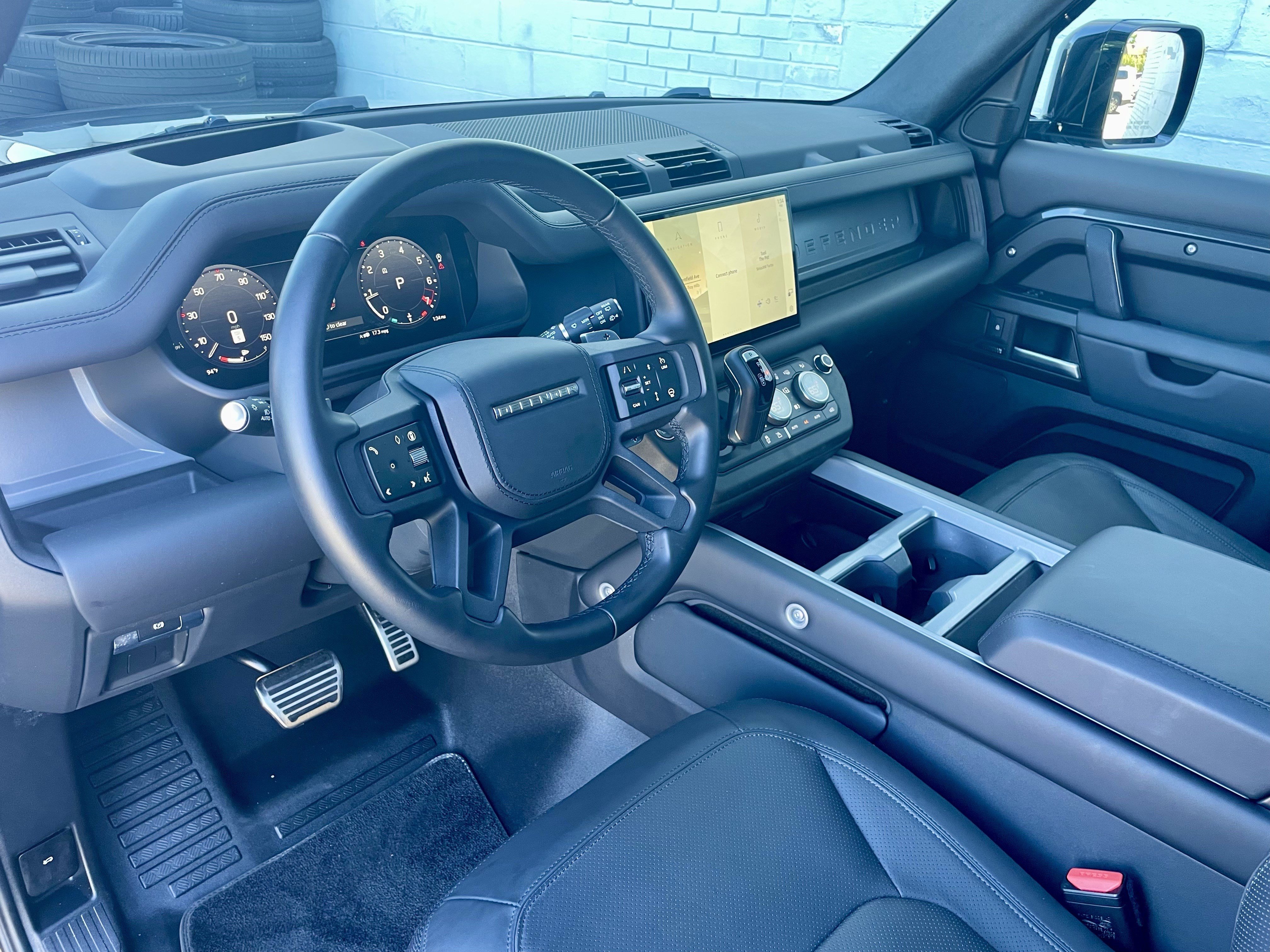 Certified 2025 Land Rover Defender 110 V8 AWD/4WD image 13