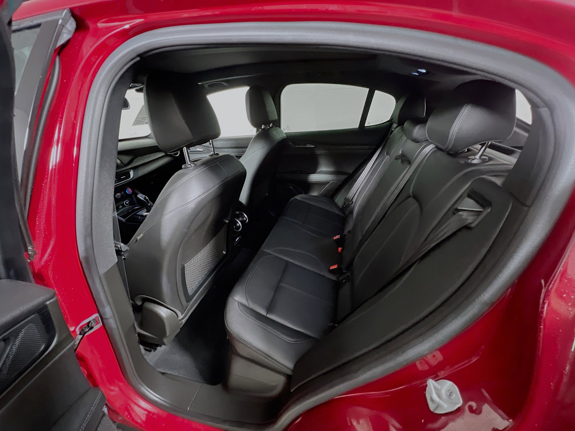 Used 2024 Alfa Romeo Stelvio Sprint image 29