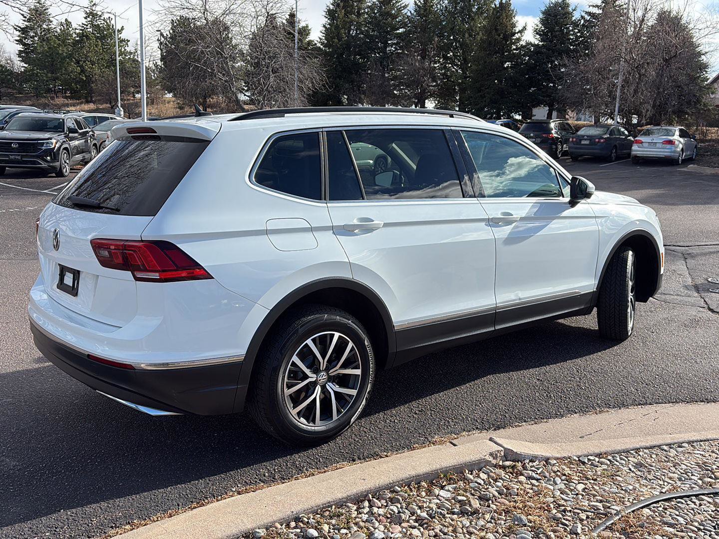 Used 2020 Volkswagen Tiguan SE image 6