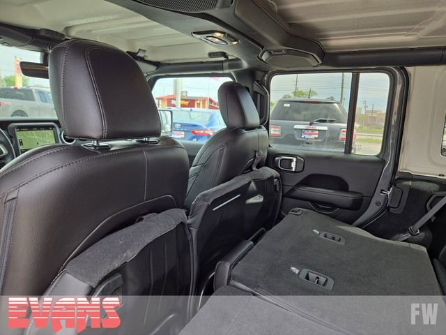 Used 2023 Jeep Wrangler Unlimited Sahara w/ Cold Weather Group AWD/4WD image 25