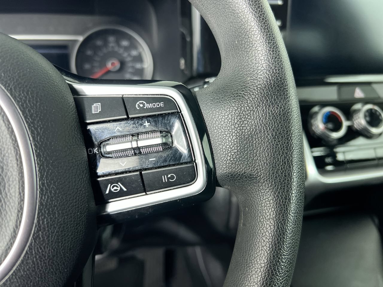 Certified 2023 Kia Sorento LX AWD/4WD image 13