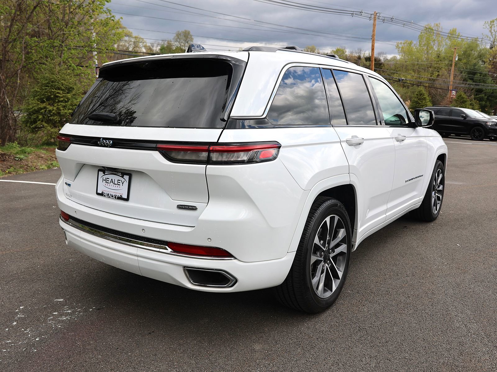 Used 2022 Jeep Grand Cherokee Overland w/ Advanced Protech Group III AWD/4WD image 7