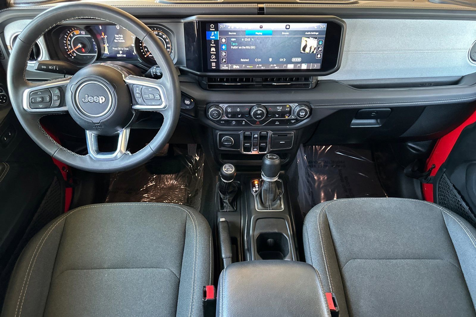 Used 2025 Jeep Wrangler Unlimited Sahara AWD/4WD image 13