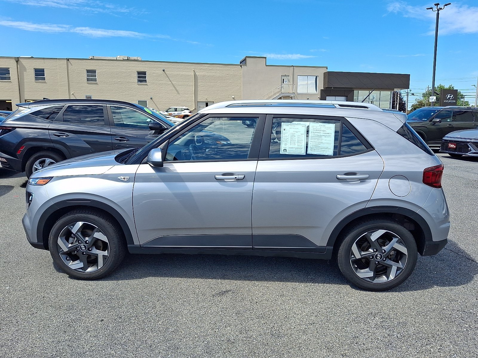 Certified 2025 Hyundai Venue SEL FWD image 8
