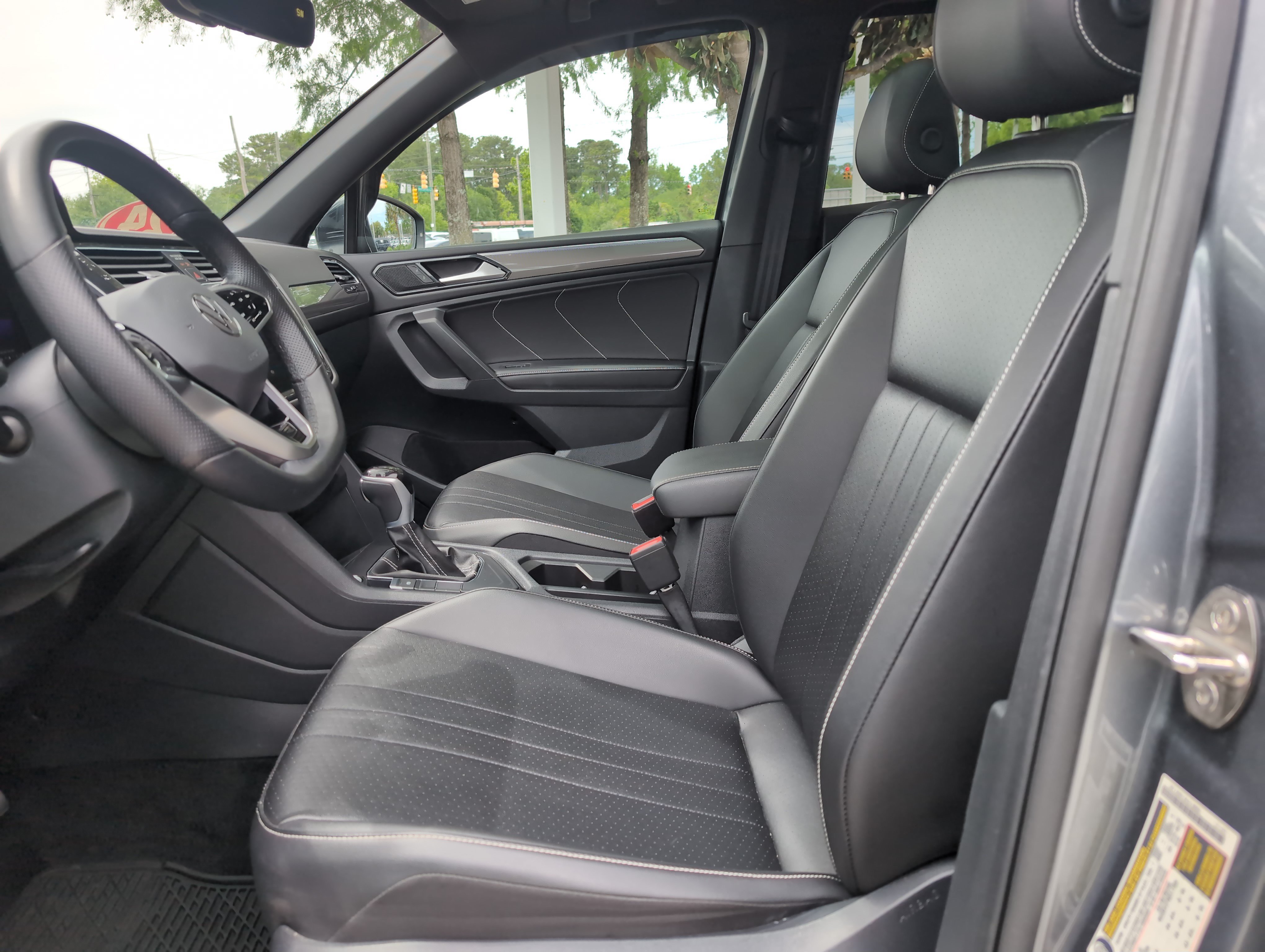 Used 2024 Volkswagen Tiguan SE R-Line FWD image 16