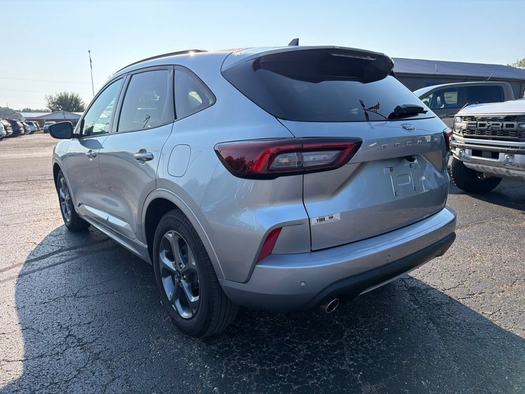 Used 2023 Ford Escape ST-Line w/ Tech Pack #1 FWD image 4