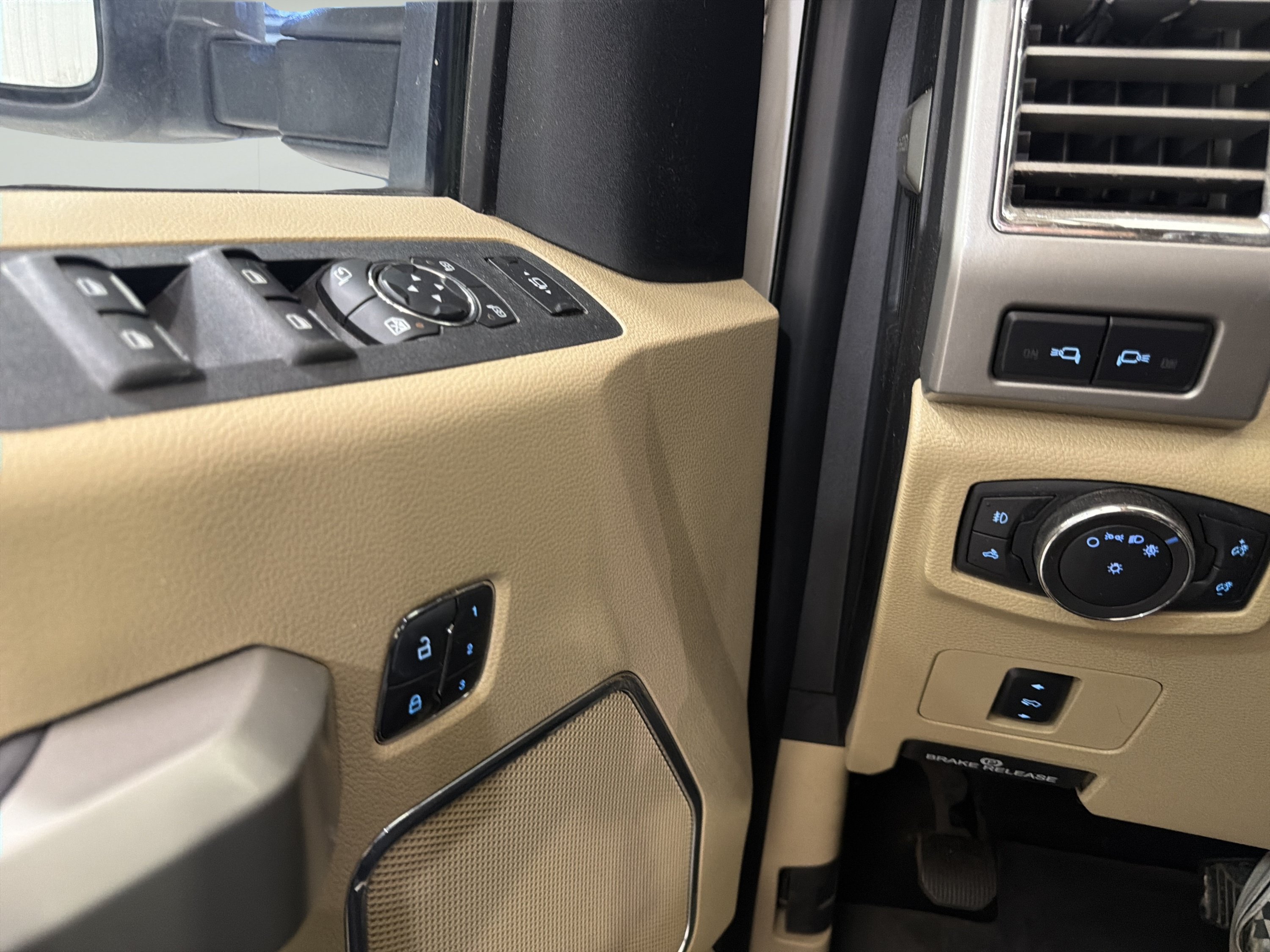 Used 2017 Ford F350 Lariat w/ Lariat Value Package AWD/4WD image 19