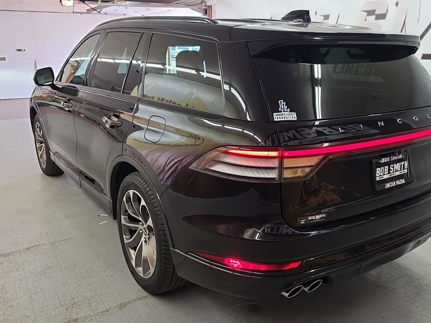 Used 2025 Lincoln Aviator AWD w/ Jet Appearance Package image 17