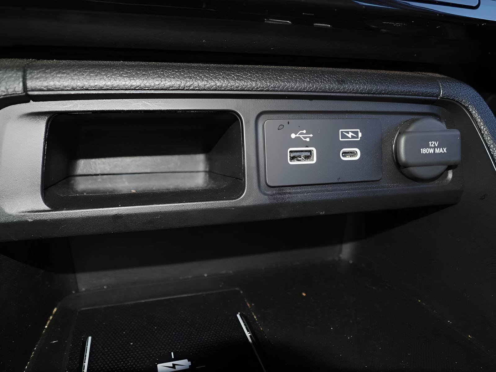 Used 2024 Honda Pilot Touring image 16