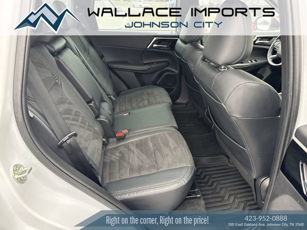 Used 2023 Mitsubishi Outlander SE Black Edition image 44