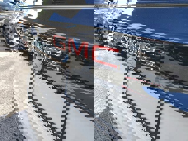 Used 2024 GMC Acadia Elevation w/ Luxury Package image 11