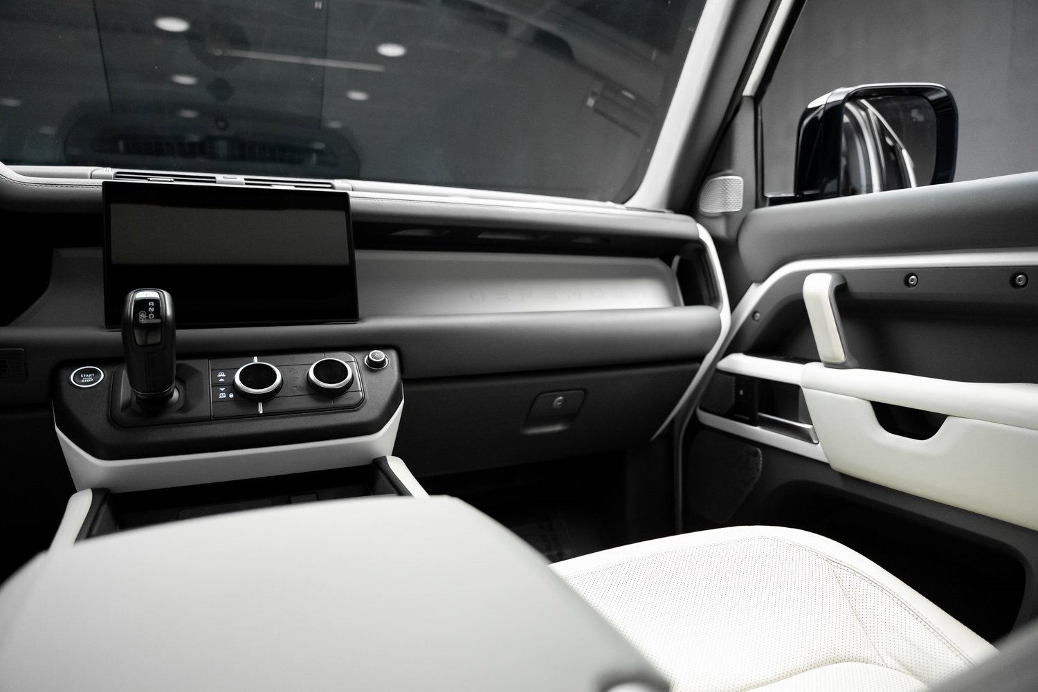 Used 2023 Land Rover Defender 130 First Edition image 42