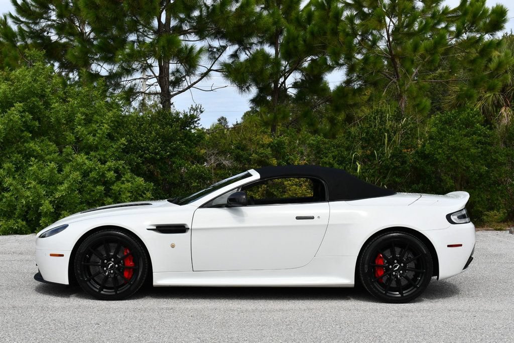 Used 2017 Aston Martin V12 Vantage S RWD image 29