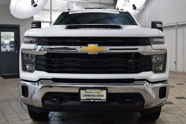 Used 2024 Chevrolet Silverado 3500 LT image 2