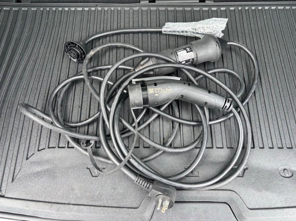 Used 2025 Volvo XC90 T8 Plus w/ Protection Package Premier image 37