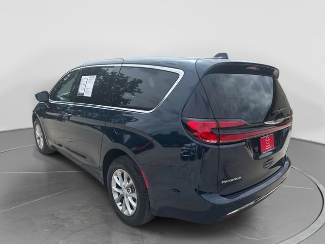 Used 2025 Chrysler Pacifica Select AWD/4WD image 6