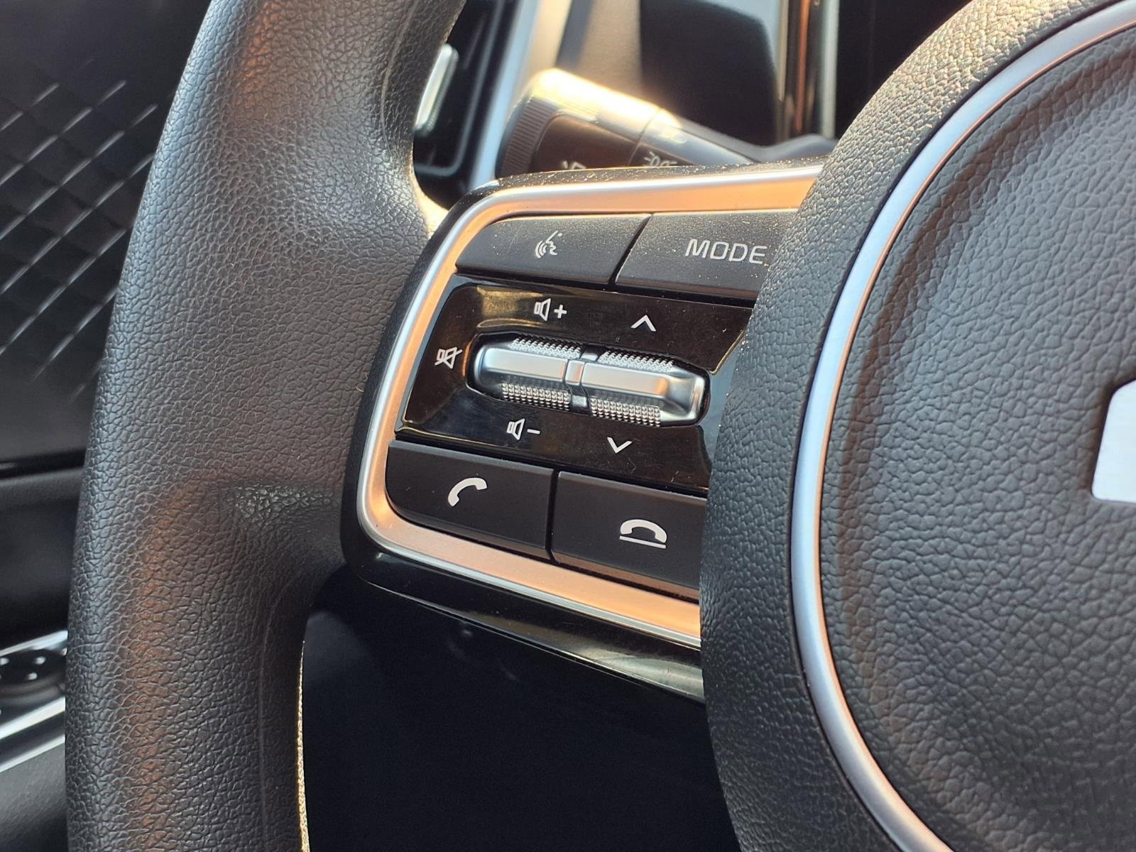 Used 2023 Kia Sorento LX image 23