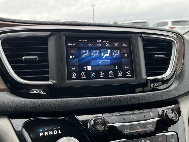 Used 2018 Chrysler Pacifica Touring-L image 45