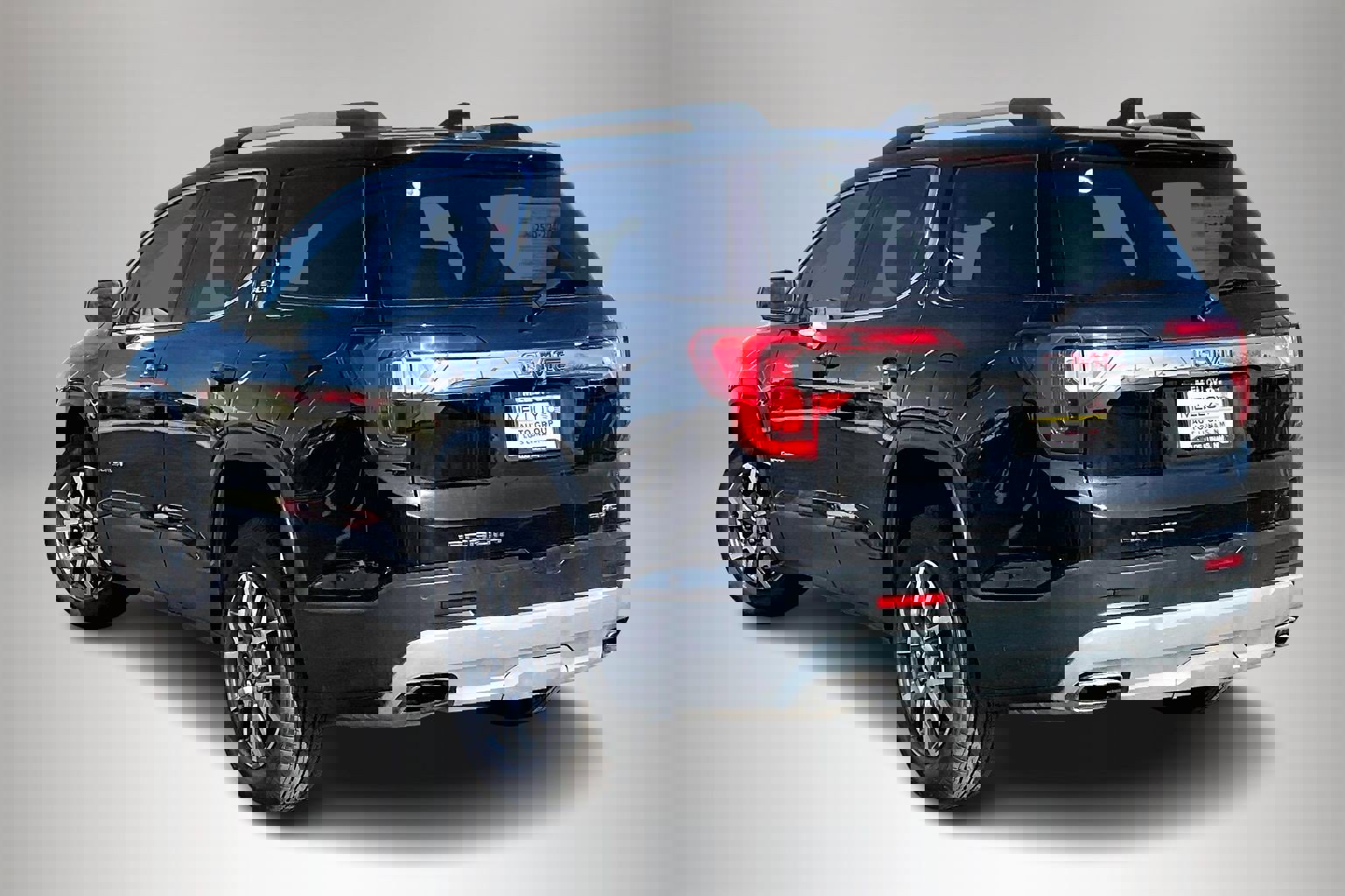 Used 2023 GMC Acadia SLT image 4