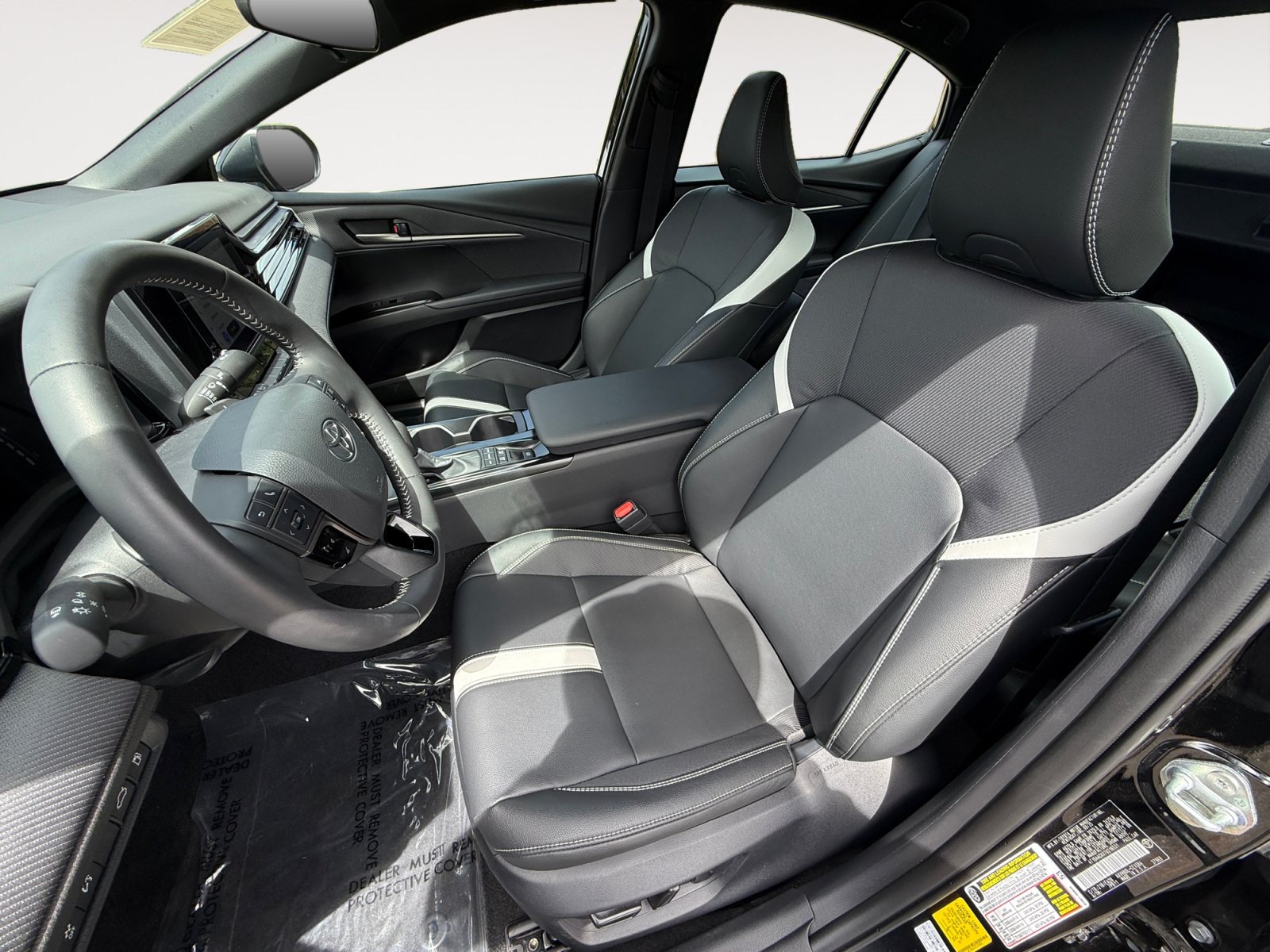 Used 2026 Toyota Camry Hybrid FWD image 10