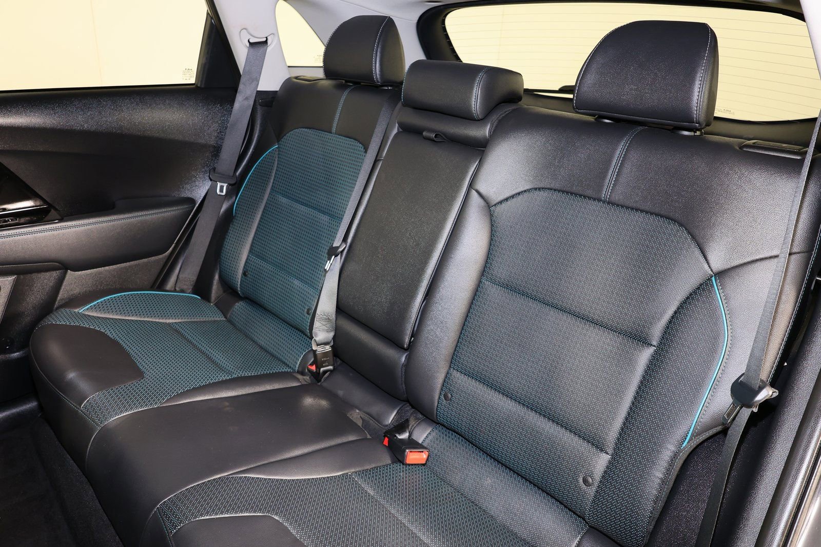 Used 2022 Kia Niro EX Premium w/ Cold Weather Package image 11