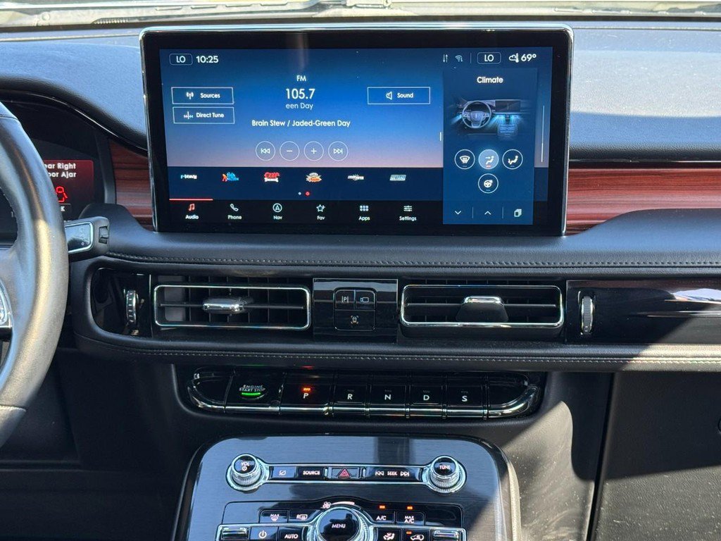 Used 2022 Lincoln Nautilus Reserve image 14