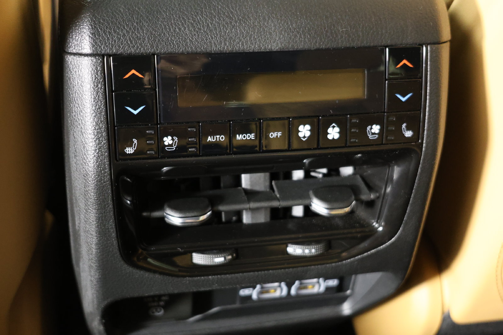 Used 2025 Jeep Grand Cherokee L Summit AWD/4WD image 37