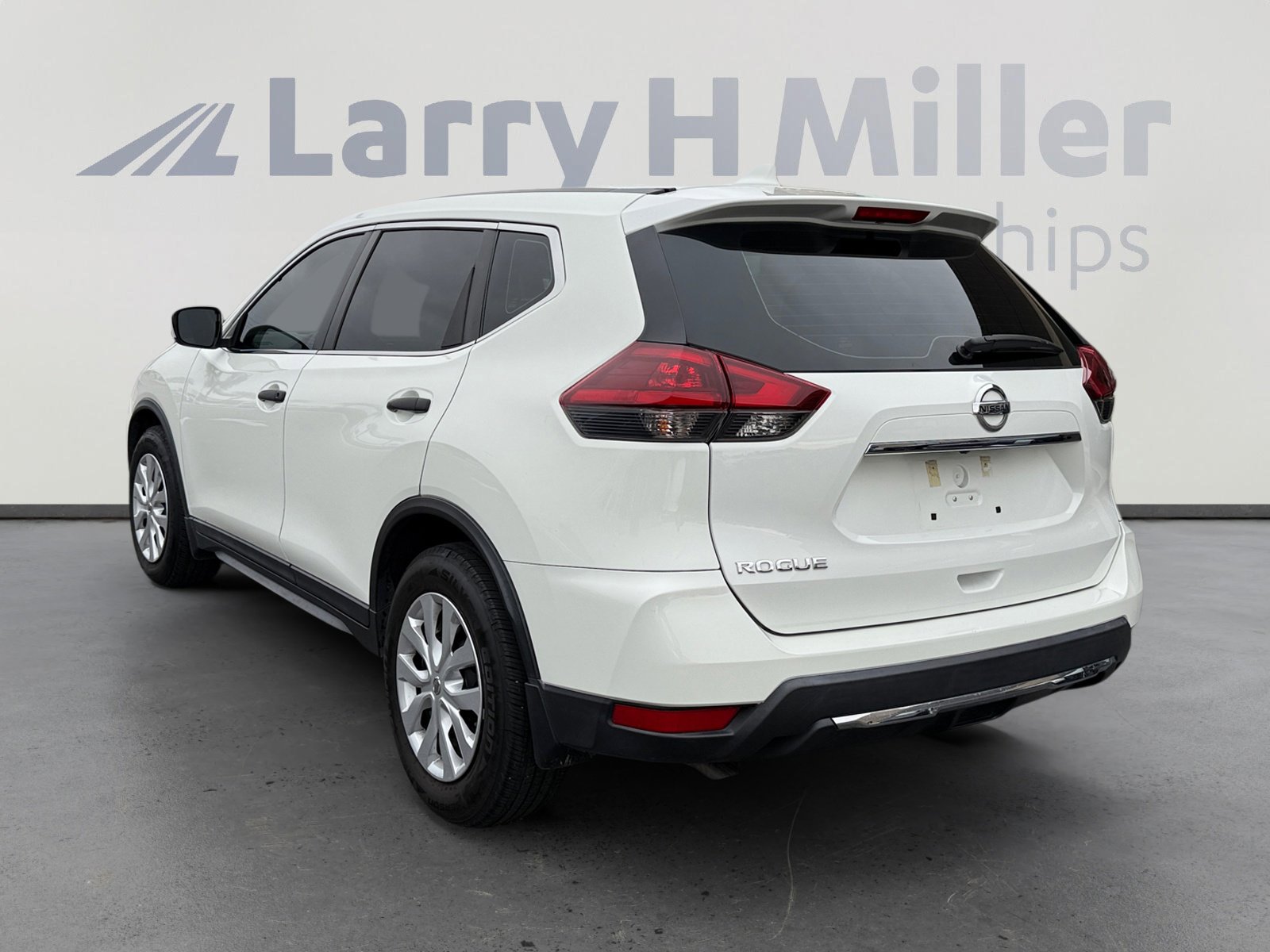 Used 2019 Nissan Rogue S image 3