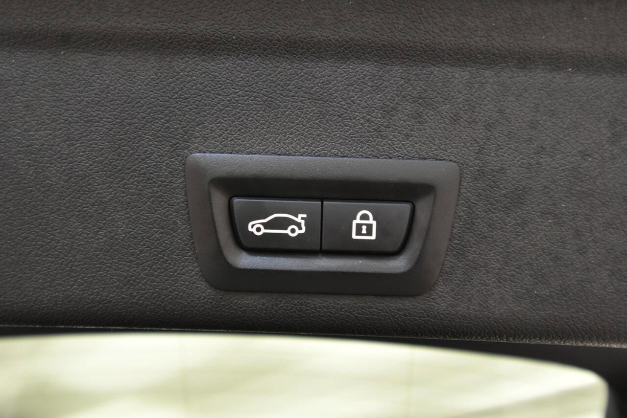 Used 2021 BMW X6 M50i w/ Premium Package image 37