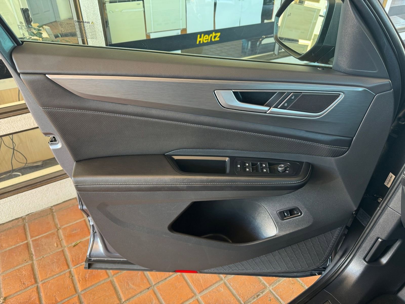 Used 2025 Volkswagen Atlas Cross Sport SE image 18