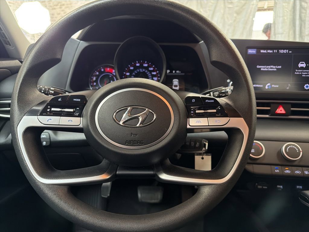 Certified 2022 Hyundai Elantra SE image 15