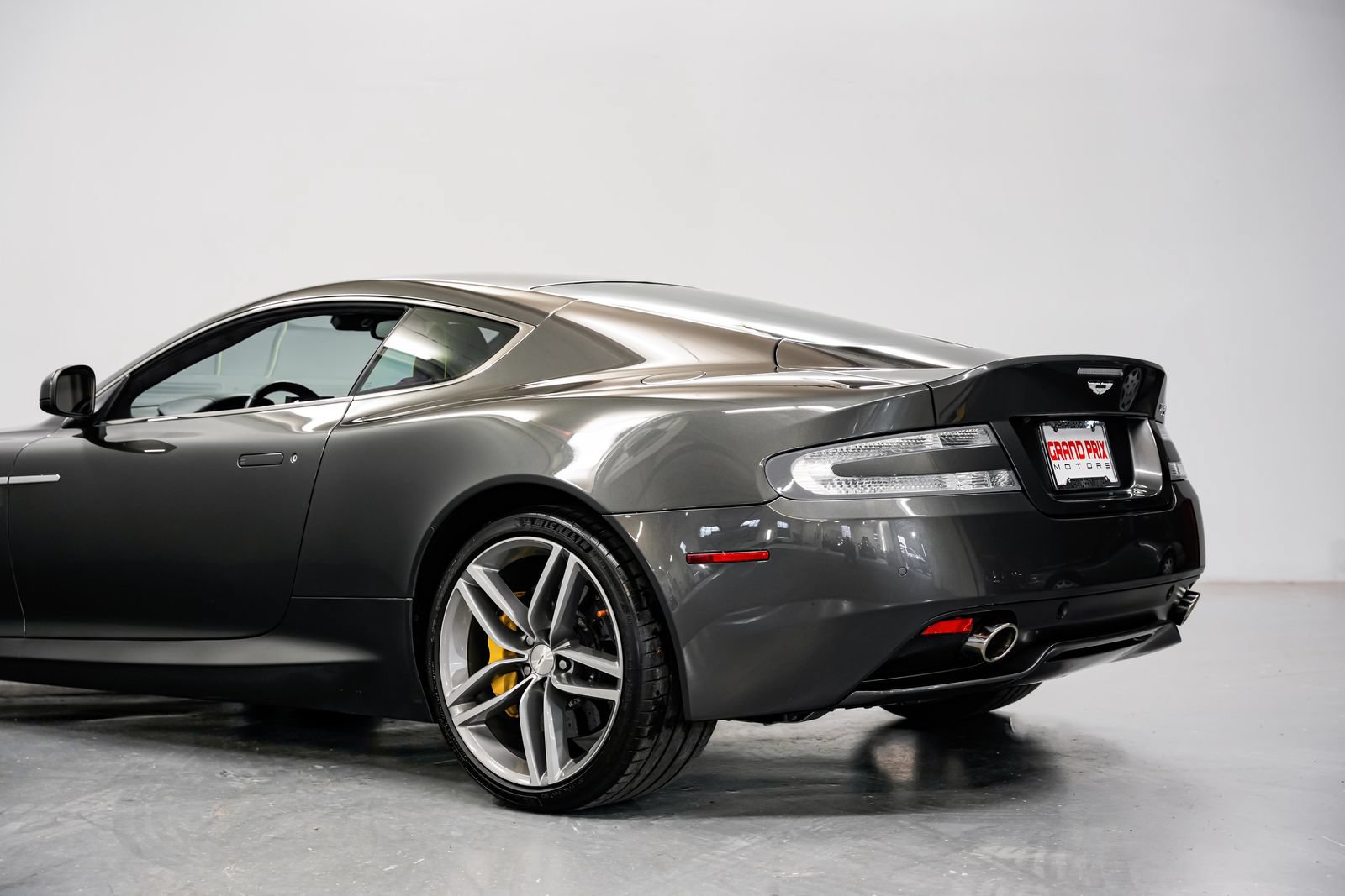 Used 2014 Aston Martin DB9 Coupe RWD image 32
