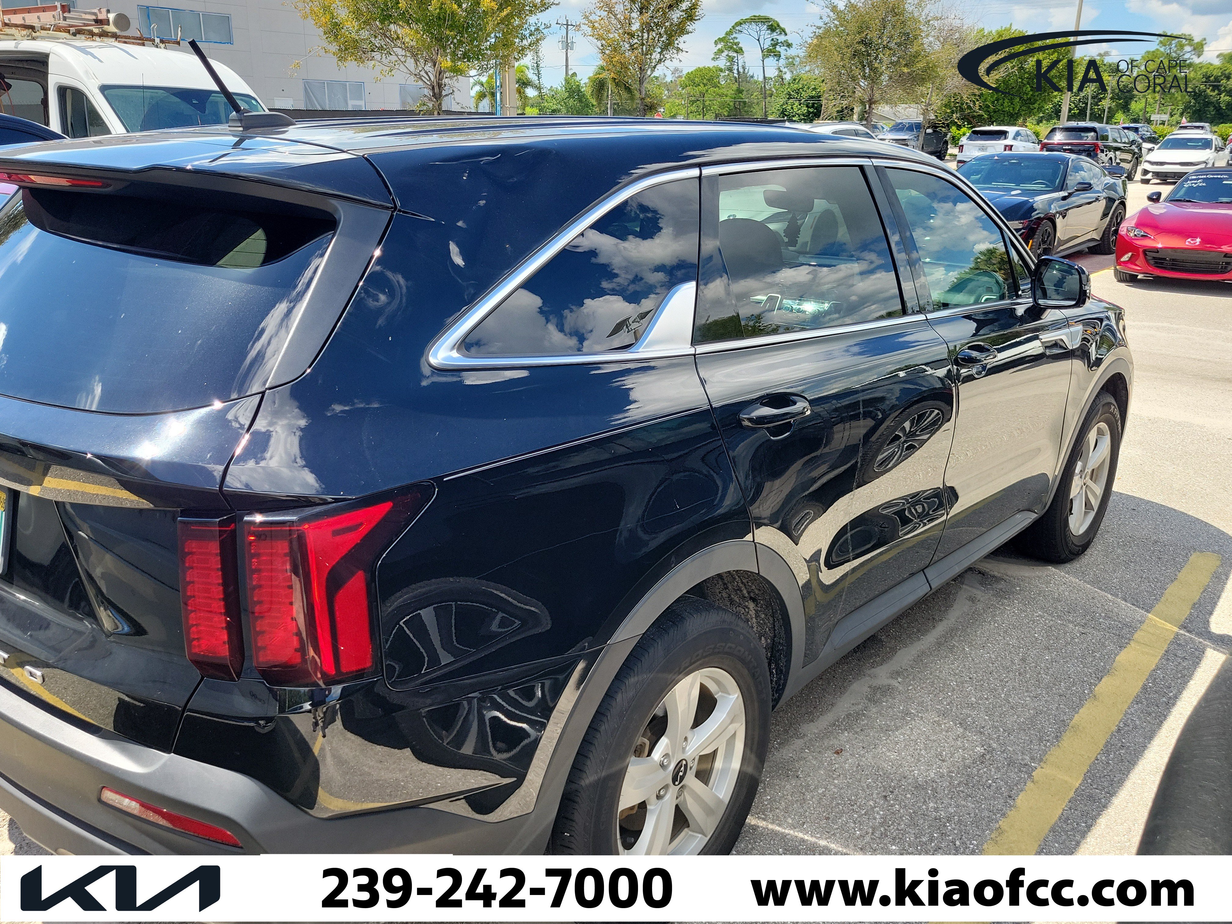 Used 2022 Kia Sorento LX FWD image 5