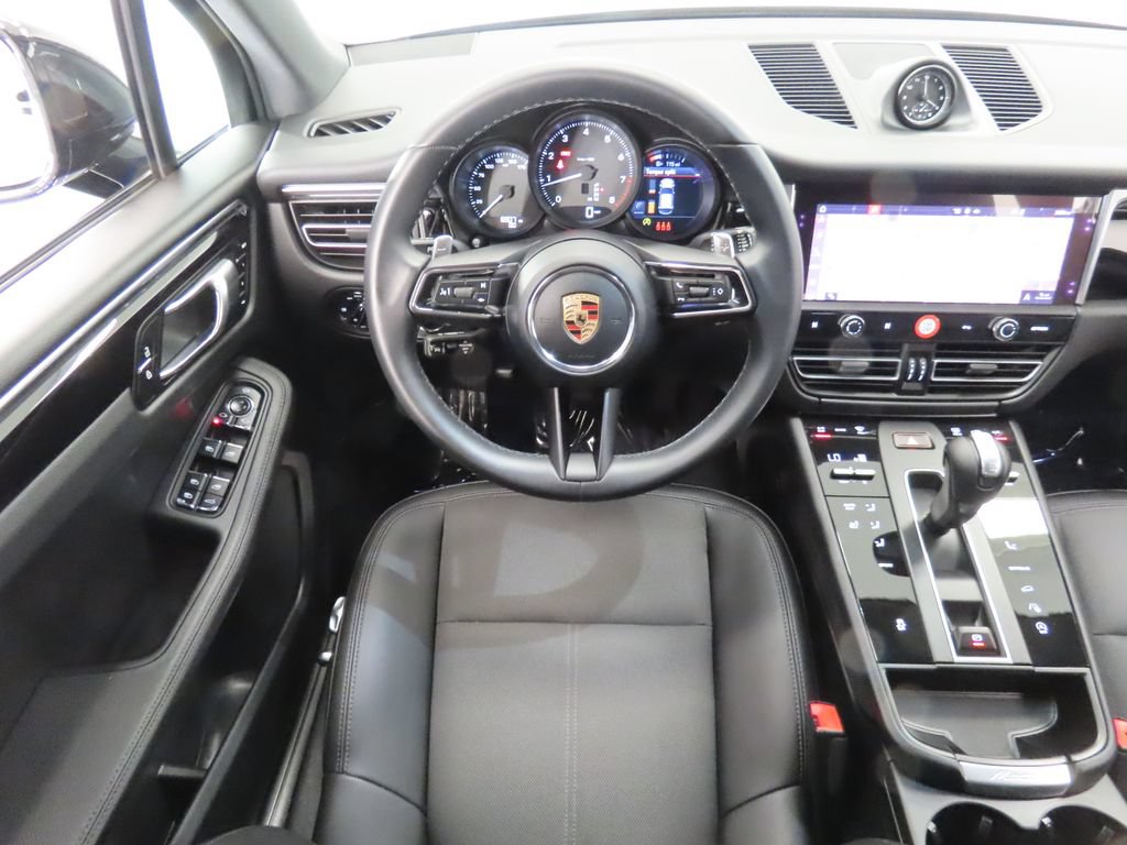 Certified 2026 Porsche Macan AWD/4WD image 16