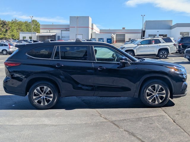 Used 2023 Toyota Highlander XLE image 8