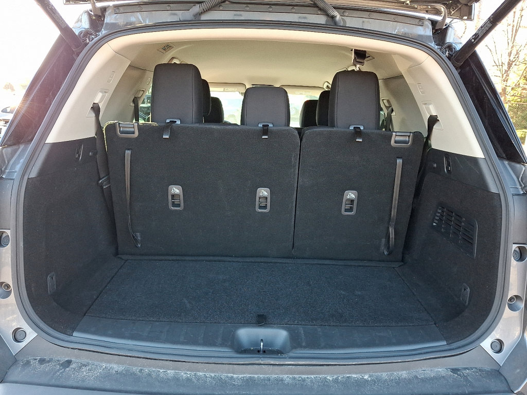 Used 2025 Nissan Pathfinder SV image 18