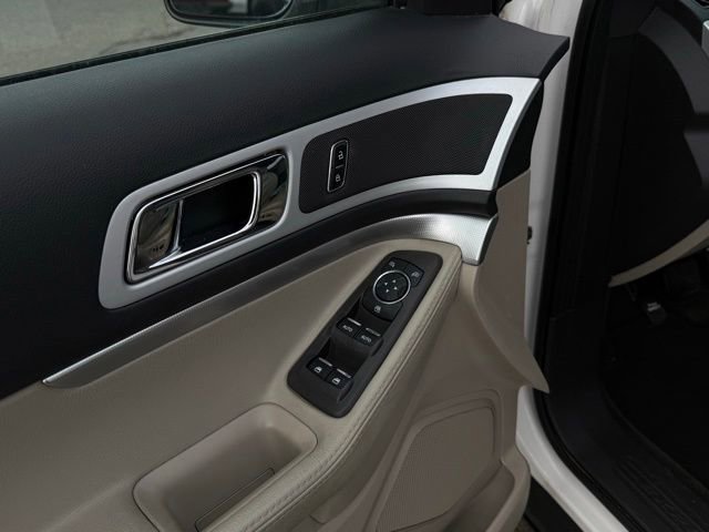 Used 2015 Ford Explorer XLT w/ Equipment Group 202B FWD image 6