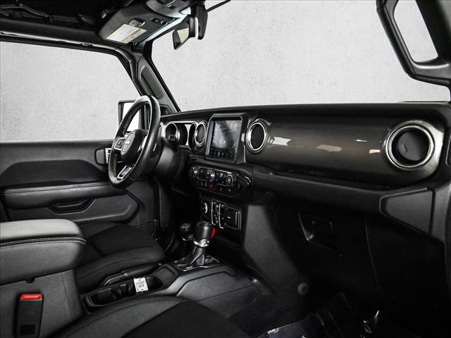 Used 2018 Jeep Wrangler Unlimited Sahara image 22