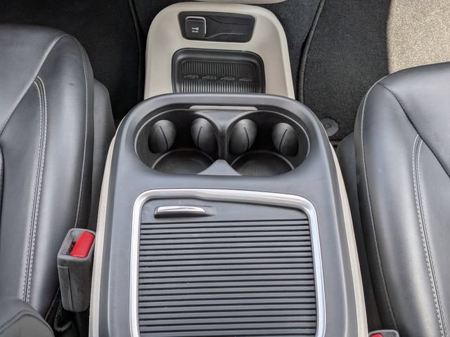 Used 2023 Chrysler Pacifica Touring-L FWD image 19