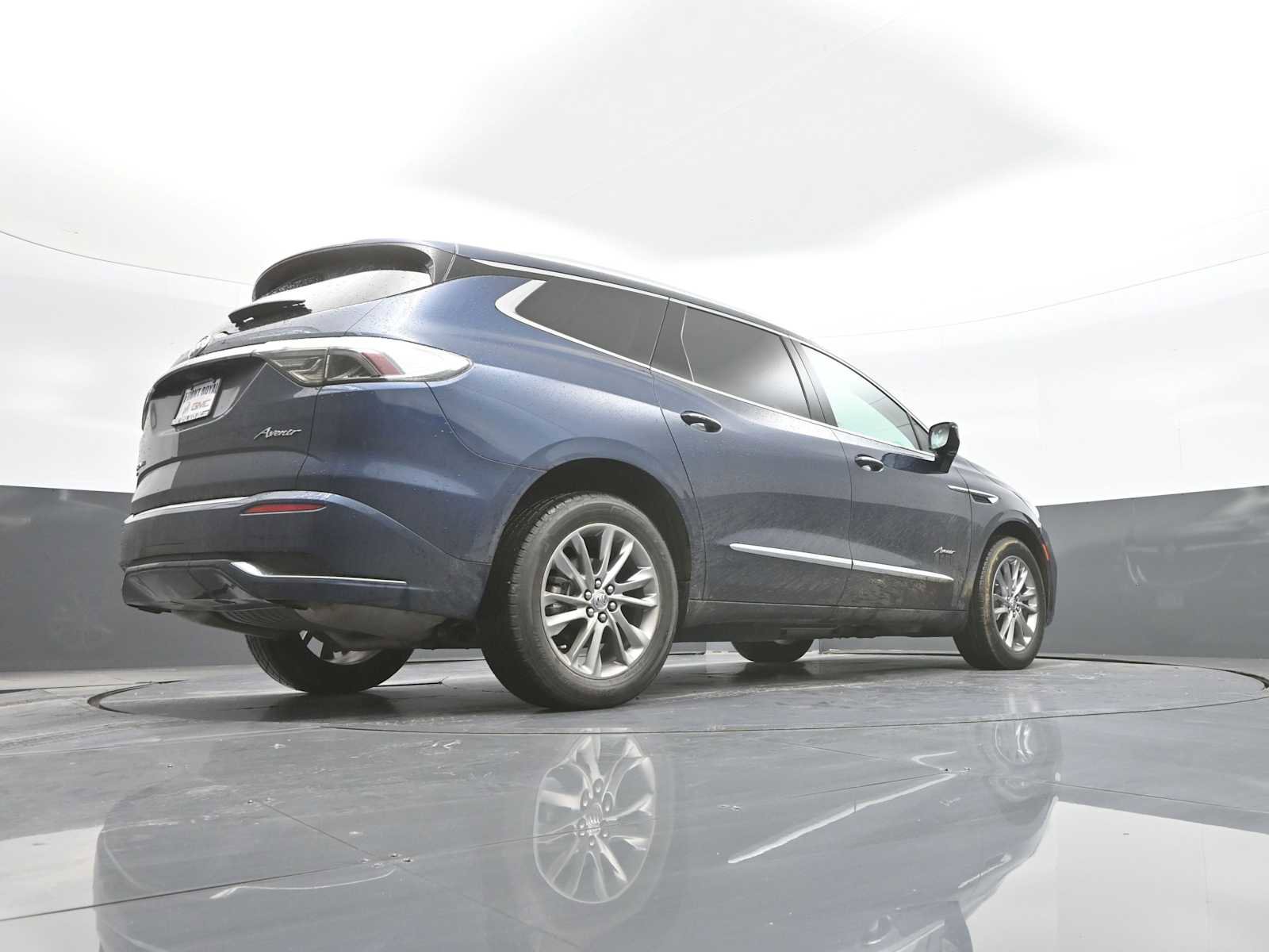Used 2024 Buick Enclave Avenir w/ Avenir Technology Package AWD/4WD image 37