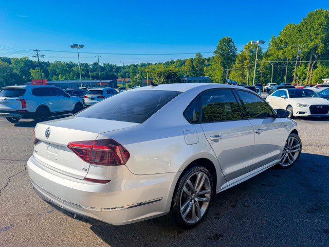 Used 2018 Volkswagen Passat 2.0T R-Line w/ R-Line Lighting Package FWD image 4
