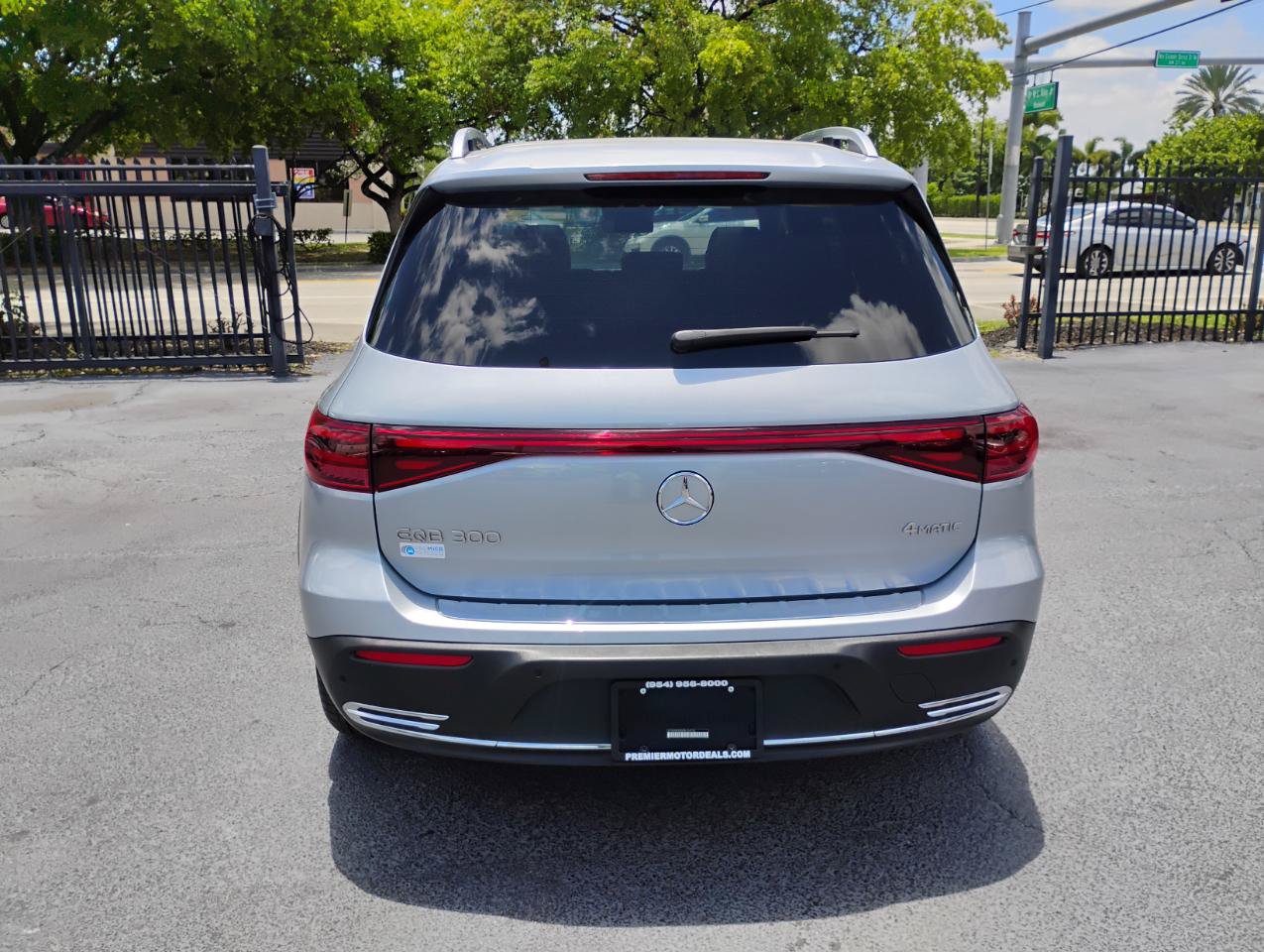 Used 2024 Mercedes-Benz EQB 300 4MATIC image 6