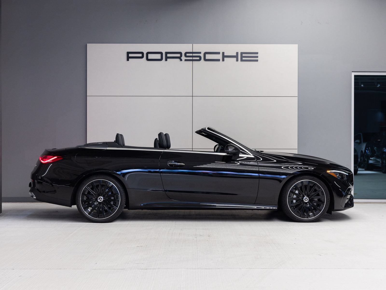Used 2026 Mercedes-Benz CLE 450 4MATIC Cabriolet image 11