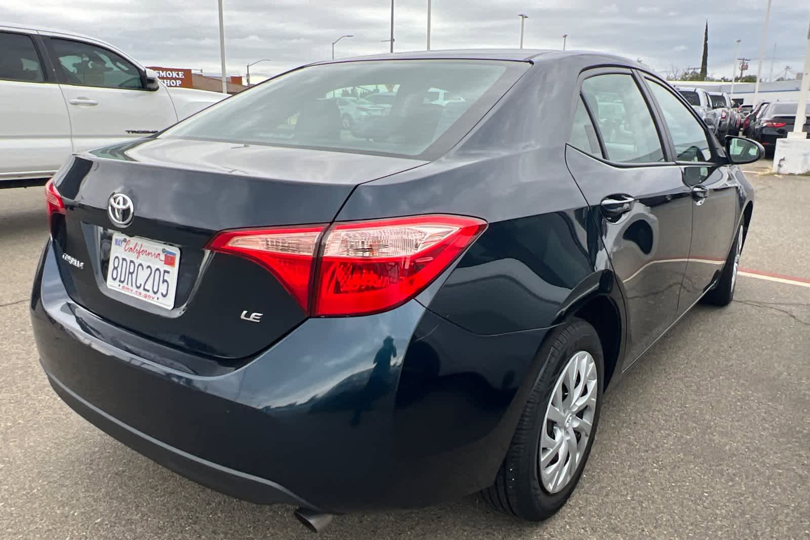 Used 2018 Toyota Corolla LE FWD image 4