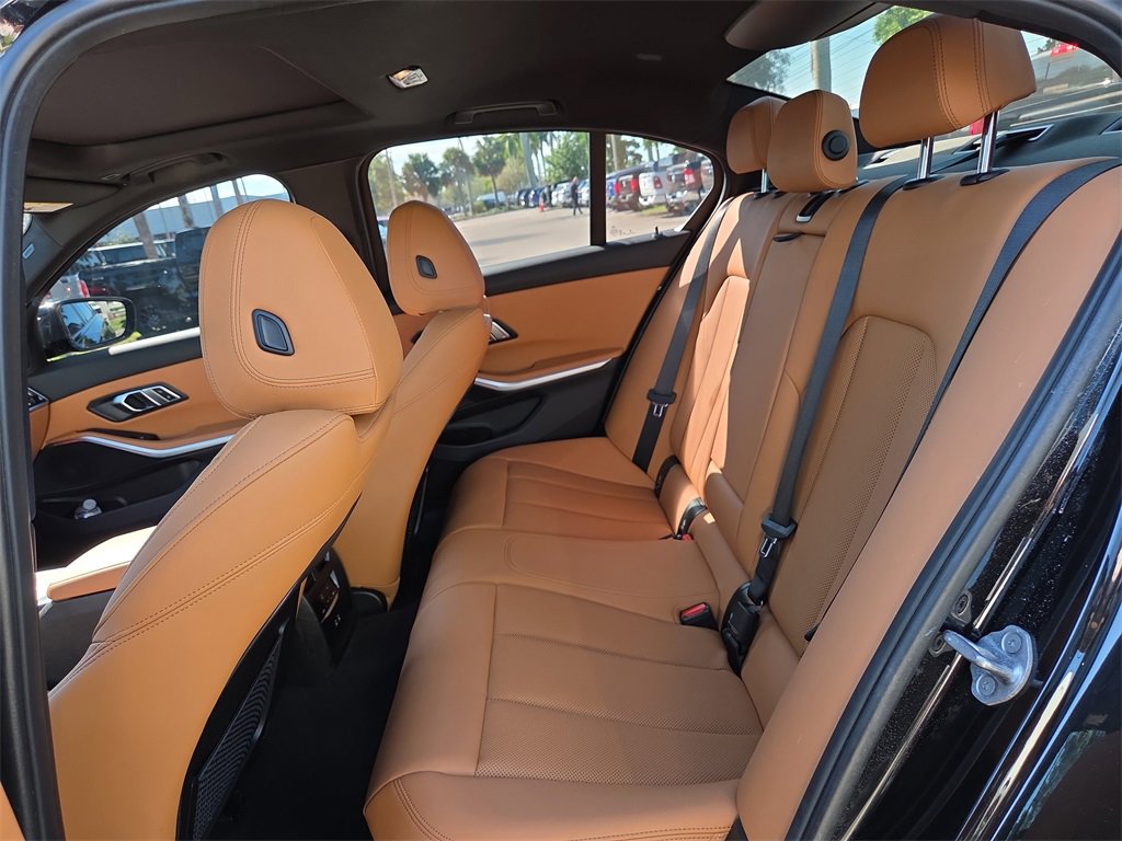 Used 2023 BMW 330i Sedan w/ Premium Package image 15