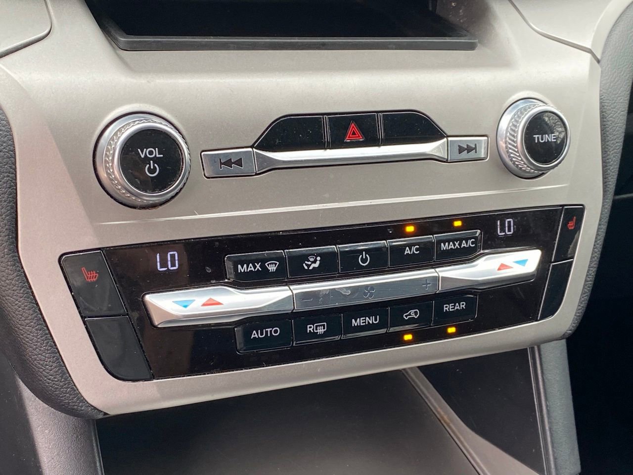 Used 2021 Ford Explorer XLT image 30