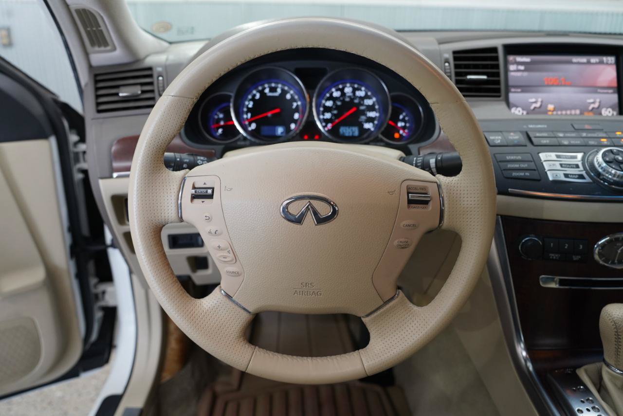 Used 2010 INFINITI M35 w/ Technology Pkg RWD image 13