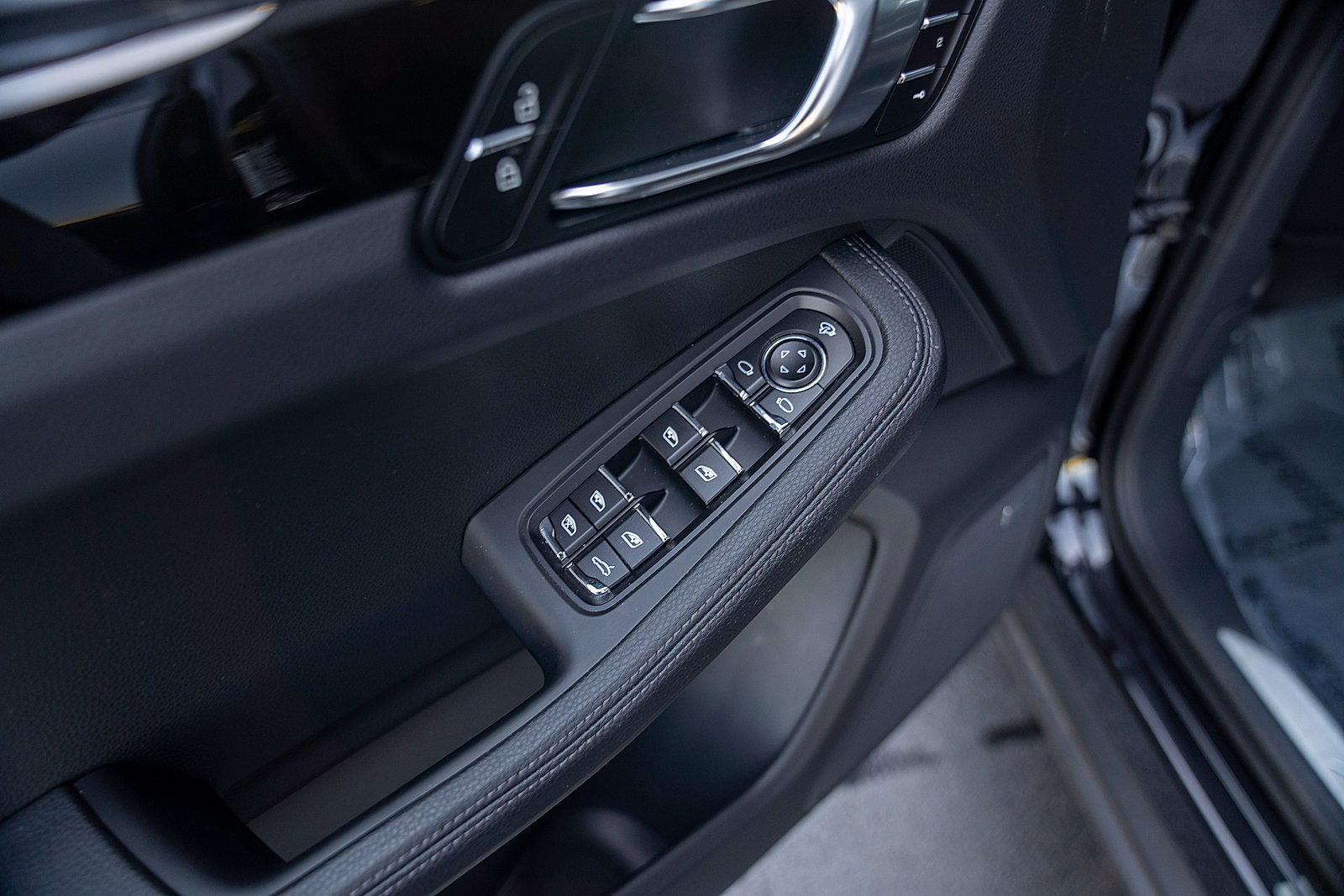 Certified 2026 Porsche Macan S AWD/4WD image 18